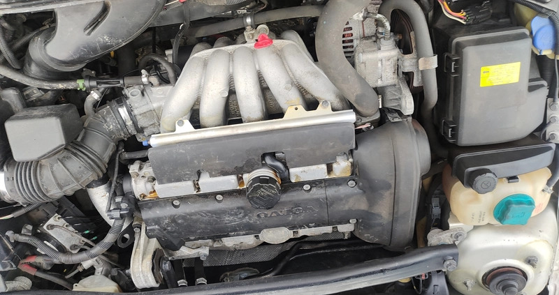 Volvo V70 cena 12999 przebieg: 249000, rok produkcji 2005 z Wieruszów małe 667